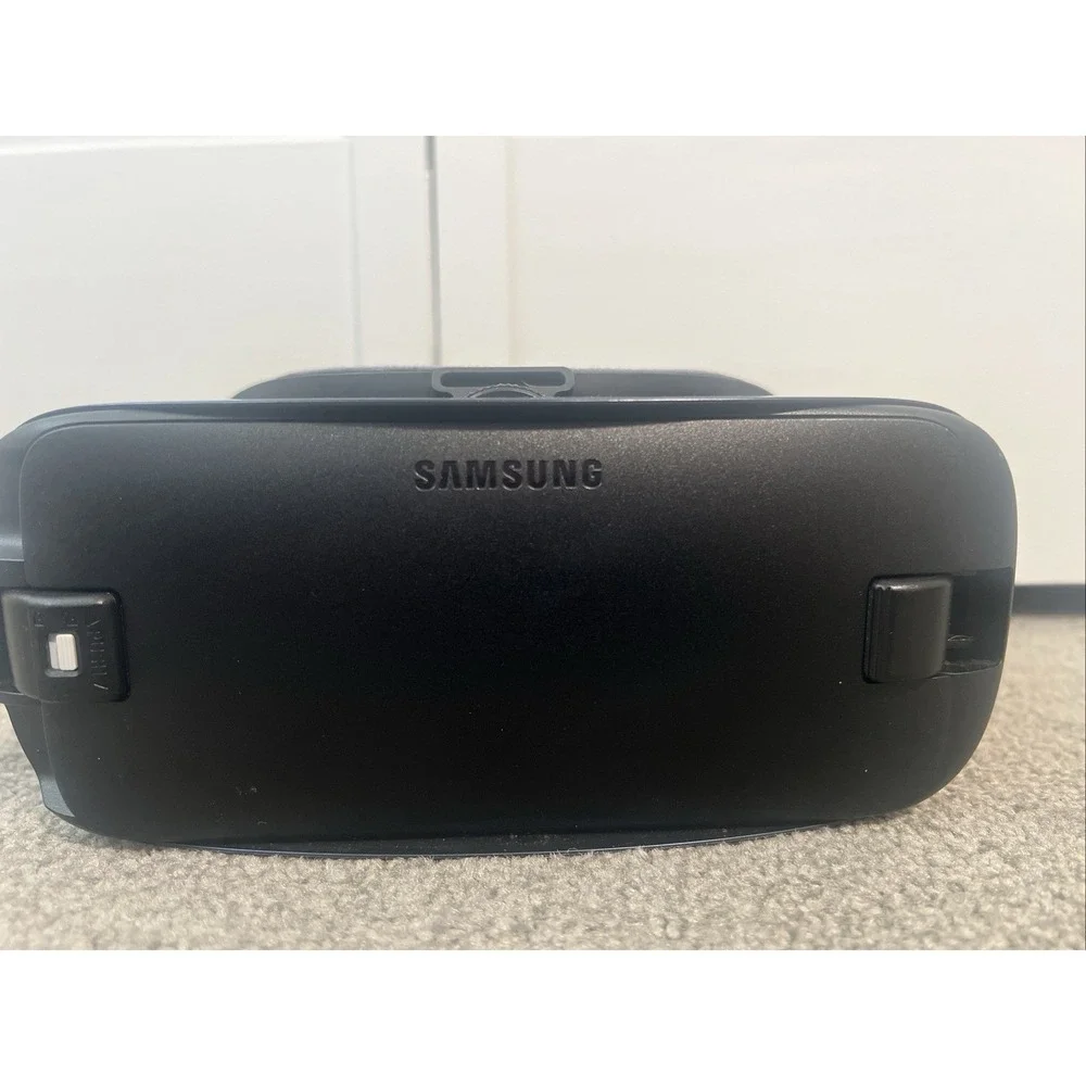 Samsung Gear VR (2016) SM-R323N Virtual Reality Headset - Blue Black Untested